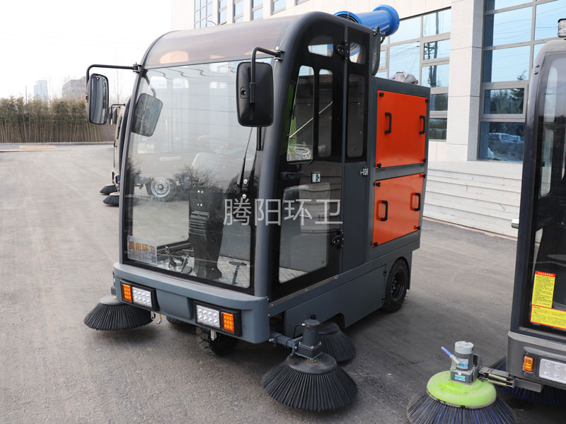 ty-2000型電動駕駛式掃地車