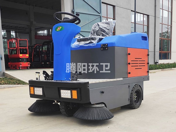 TY-1400型電動駕駛式掃地車